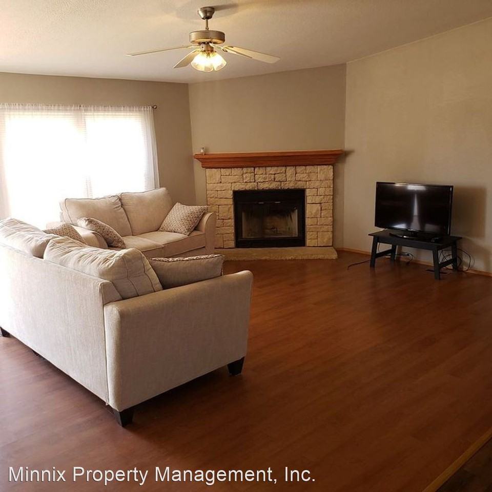 304 Se 4th St - Photo 2 of 17