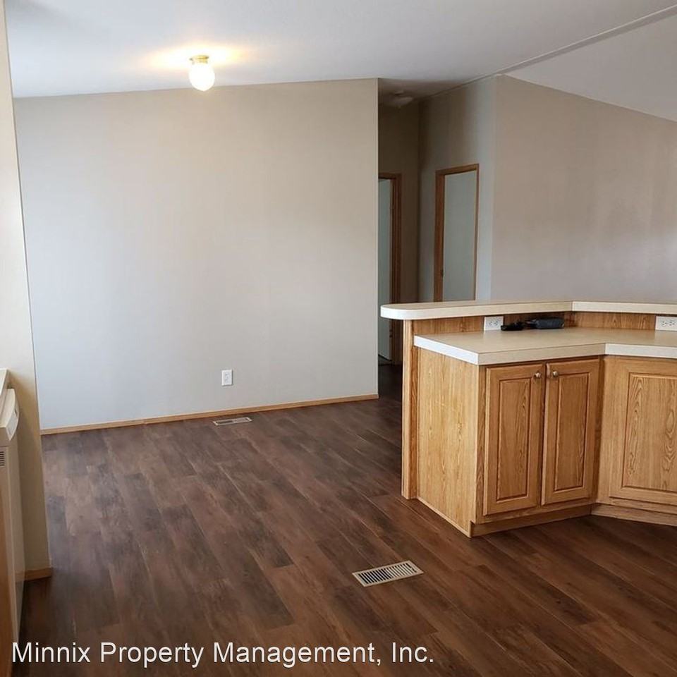 304 Se 4th St - Photo 3 of 17