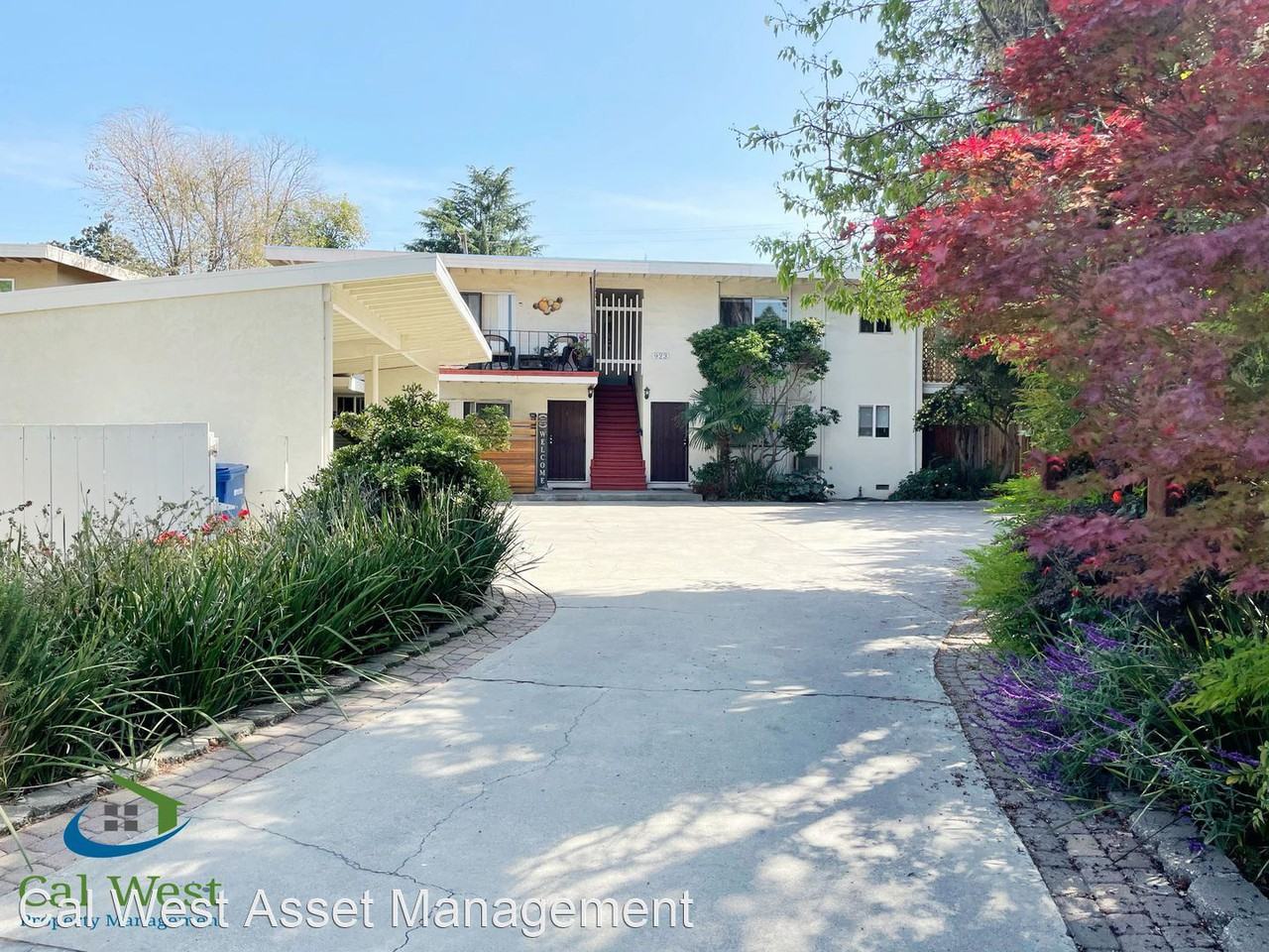 923 Ravenscourt Avenue - Photo 2 of 9