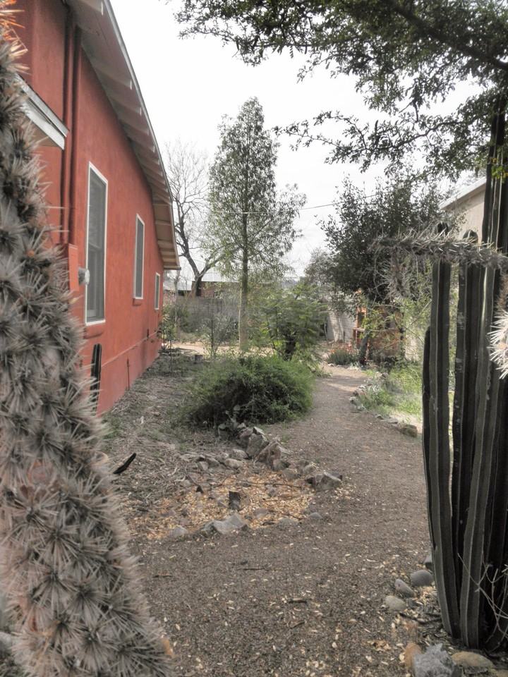 619 N 9th Ave - Photo 3 of 25