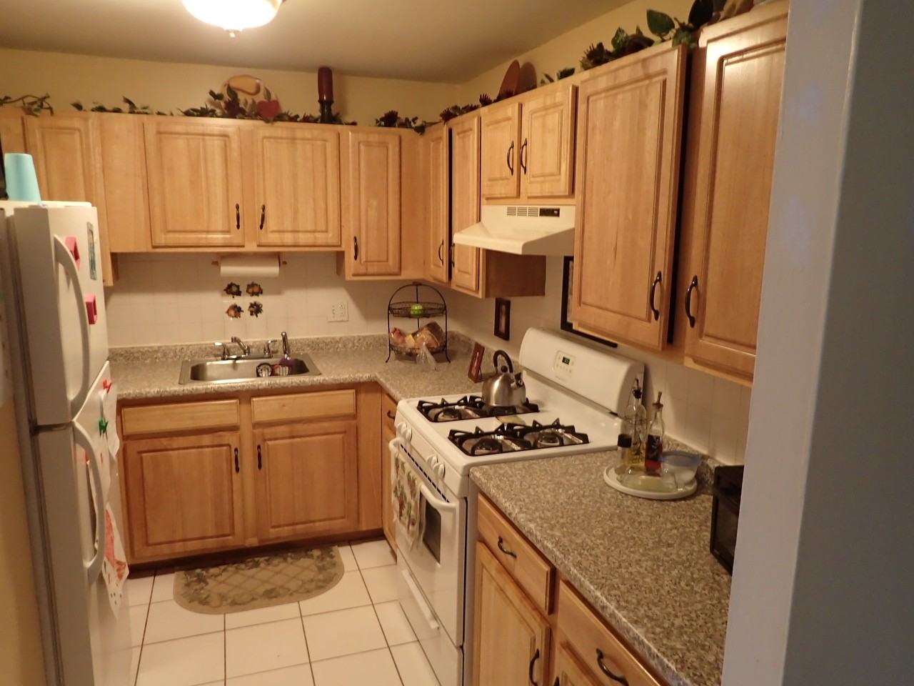 126 Mammoth Rd - Photo 2 of 8