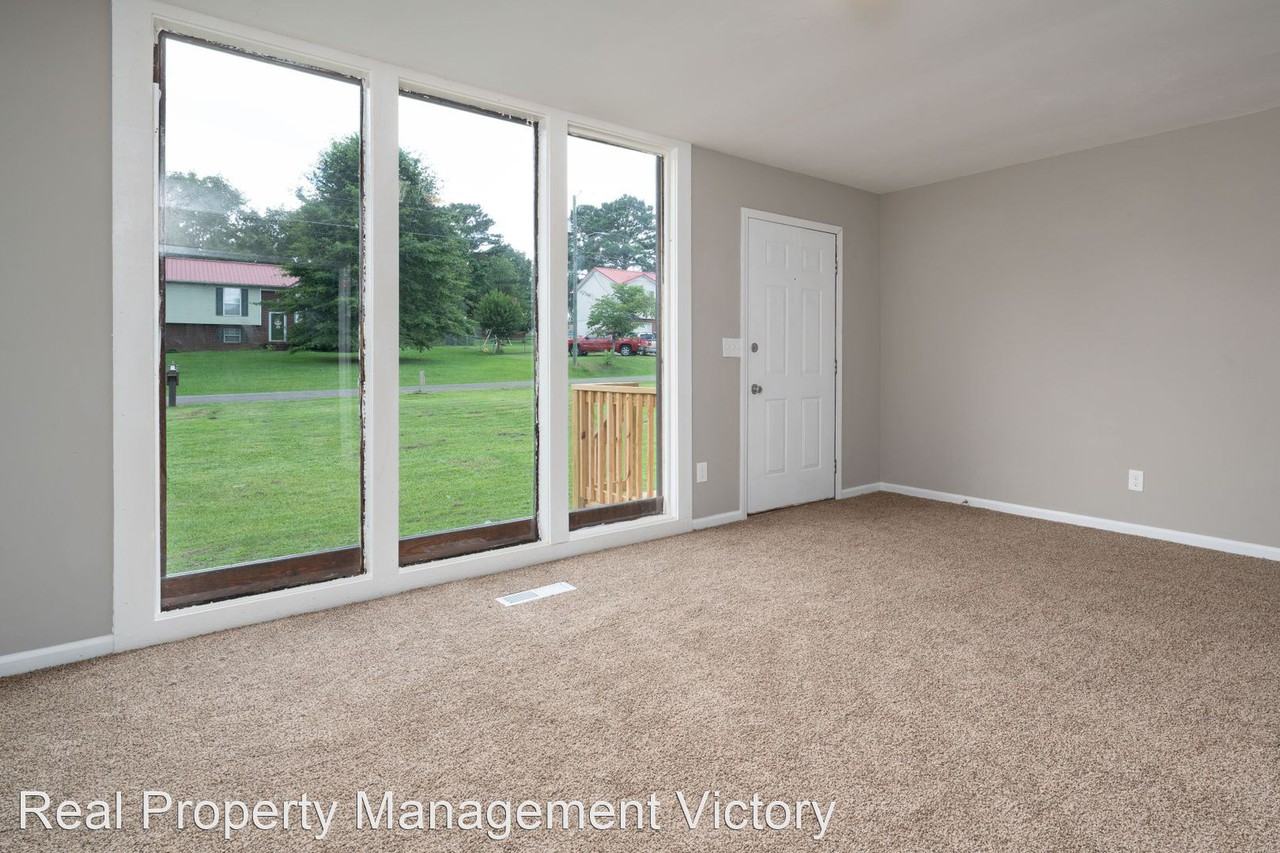 718 Natchez Trl - Photo 3 of 12