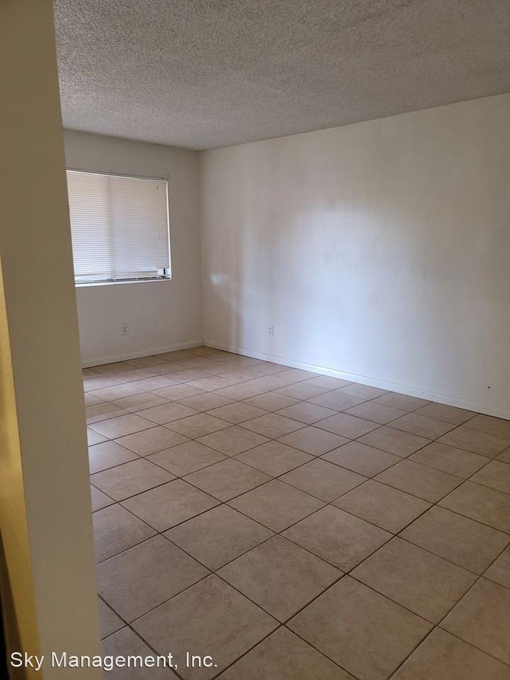 Courtyard Apartments-Osborne - Photo 3 of 3