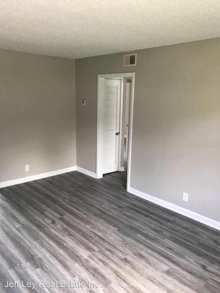 3453 Brick Church Pike - Photo 2 of 8