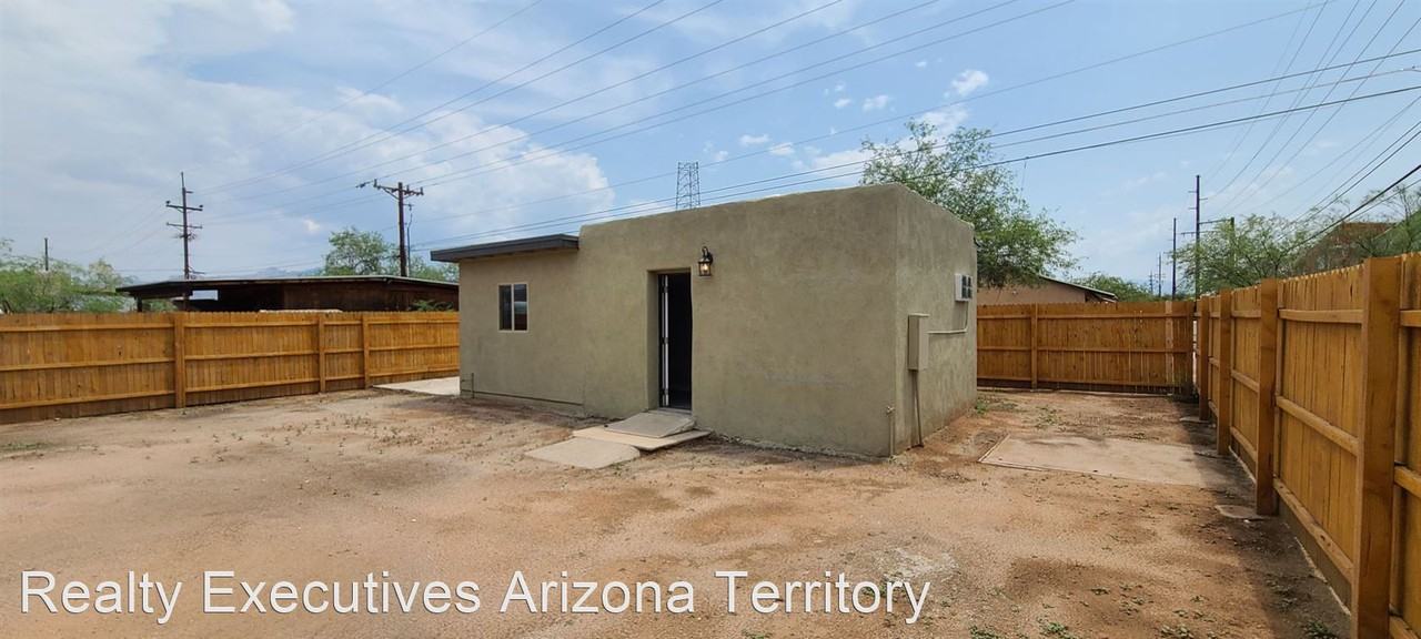 619 1/2 S Highland Ave - Photo 3 of 12