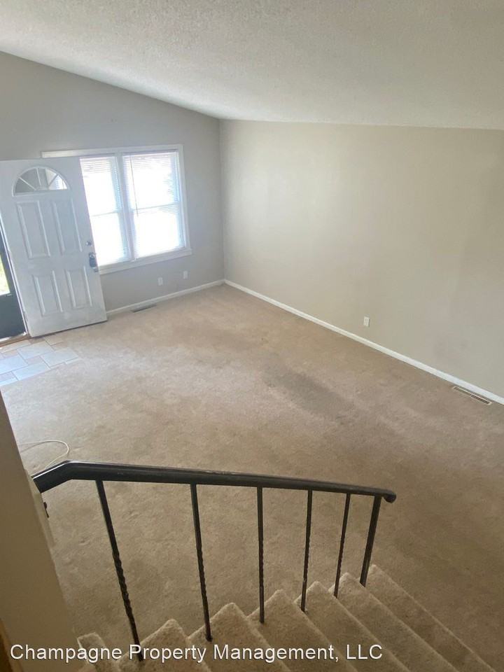 4328 N Quincy Ave - Photo 2 of 32