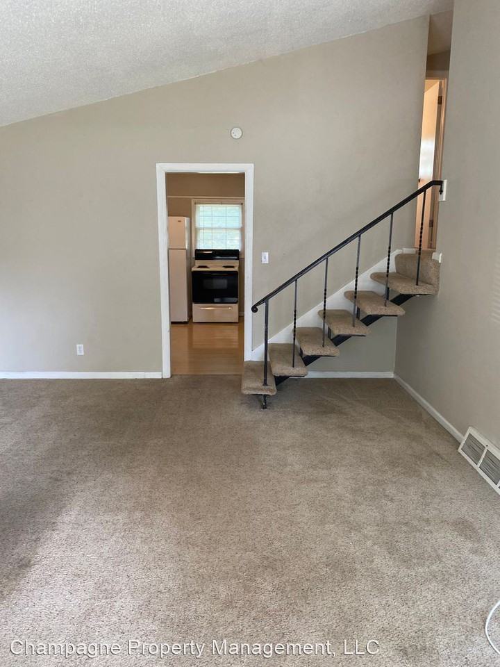 4328 N Quincy Ave - Photo 3 of 32