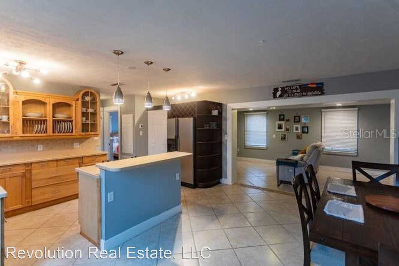 181 94th Ave N - Photo 3 of 24