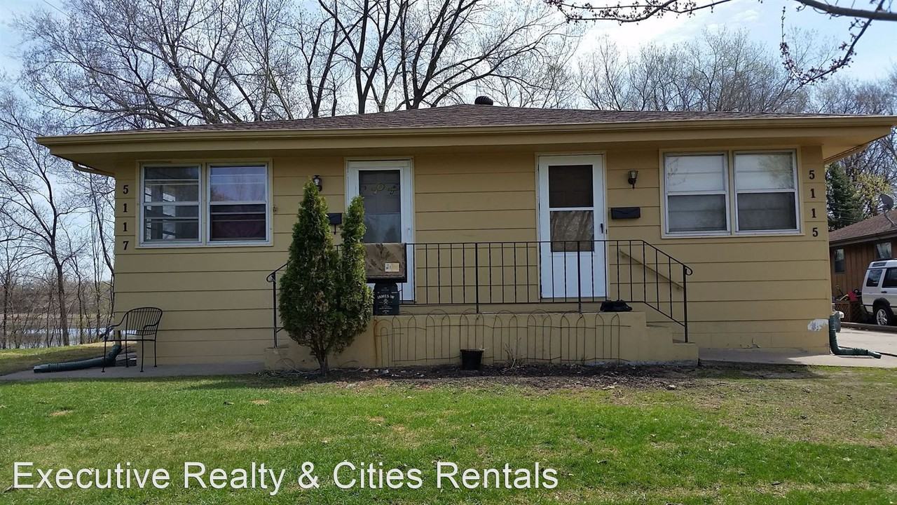 5115 Washington St Ne - Photo 2 of 9