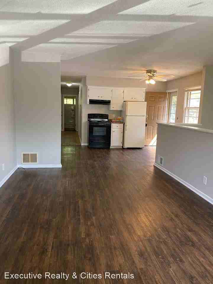 5115 Washington St Ne - Photo 3 of 9