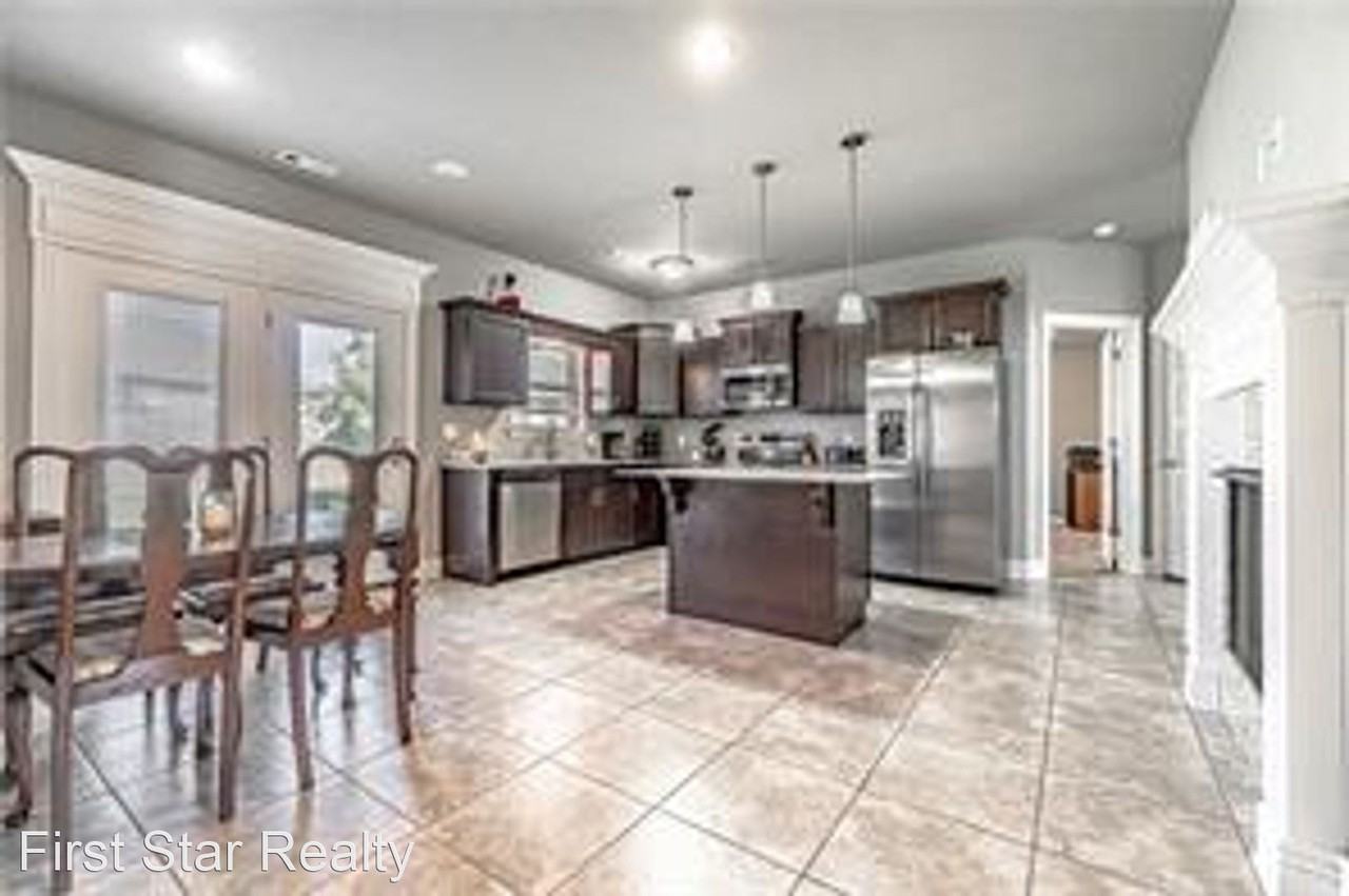 551 Sundowner Ranch Ave - Photo 2 of 12