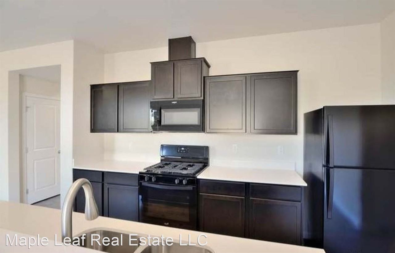 8927 170th St Ne - Photo 3 of 13