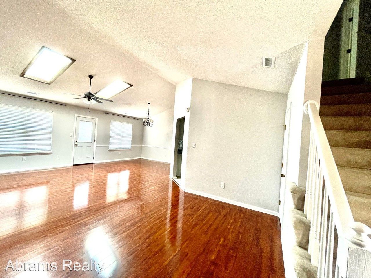 901 Ringfield Rd - Photo 2 of 50