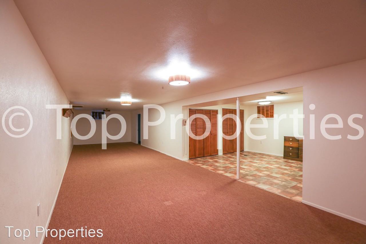 750 Arbutus St - Photo 2 of 11