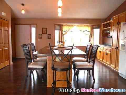 566 McKinley St - Photo 3 of 13