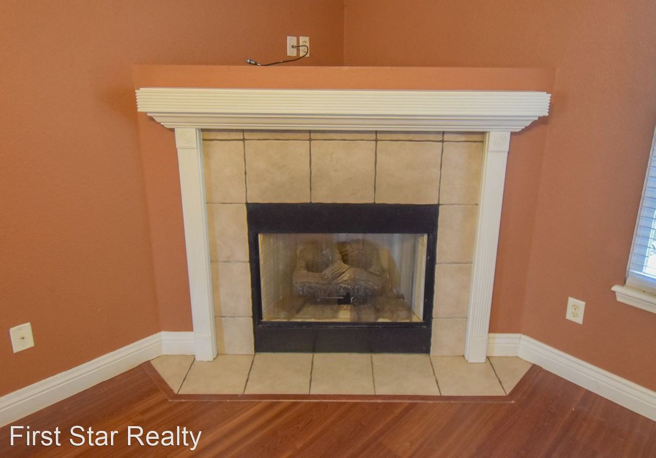 520 Maplewood Dr - Photo 3 of 19