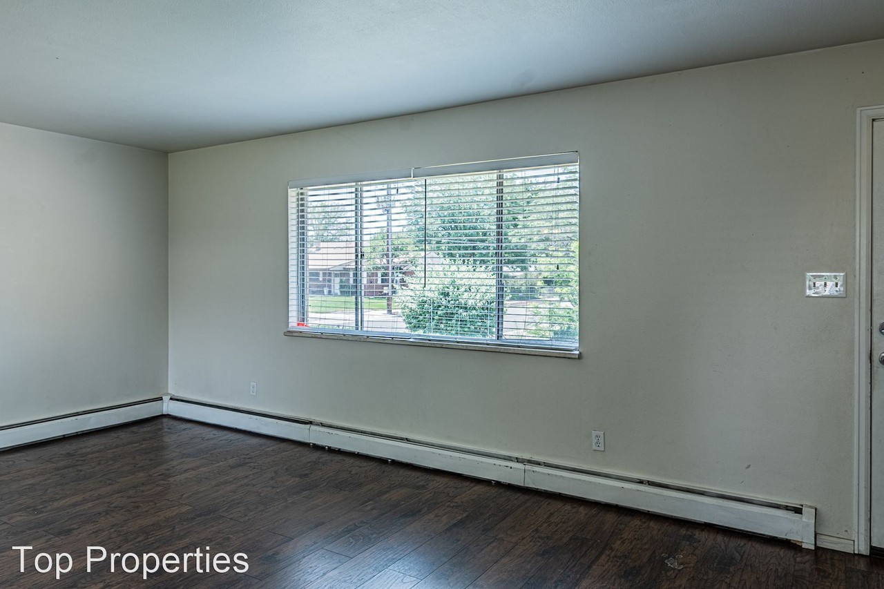 696 S Glencoe St - Photo 2 of 27