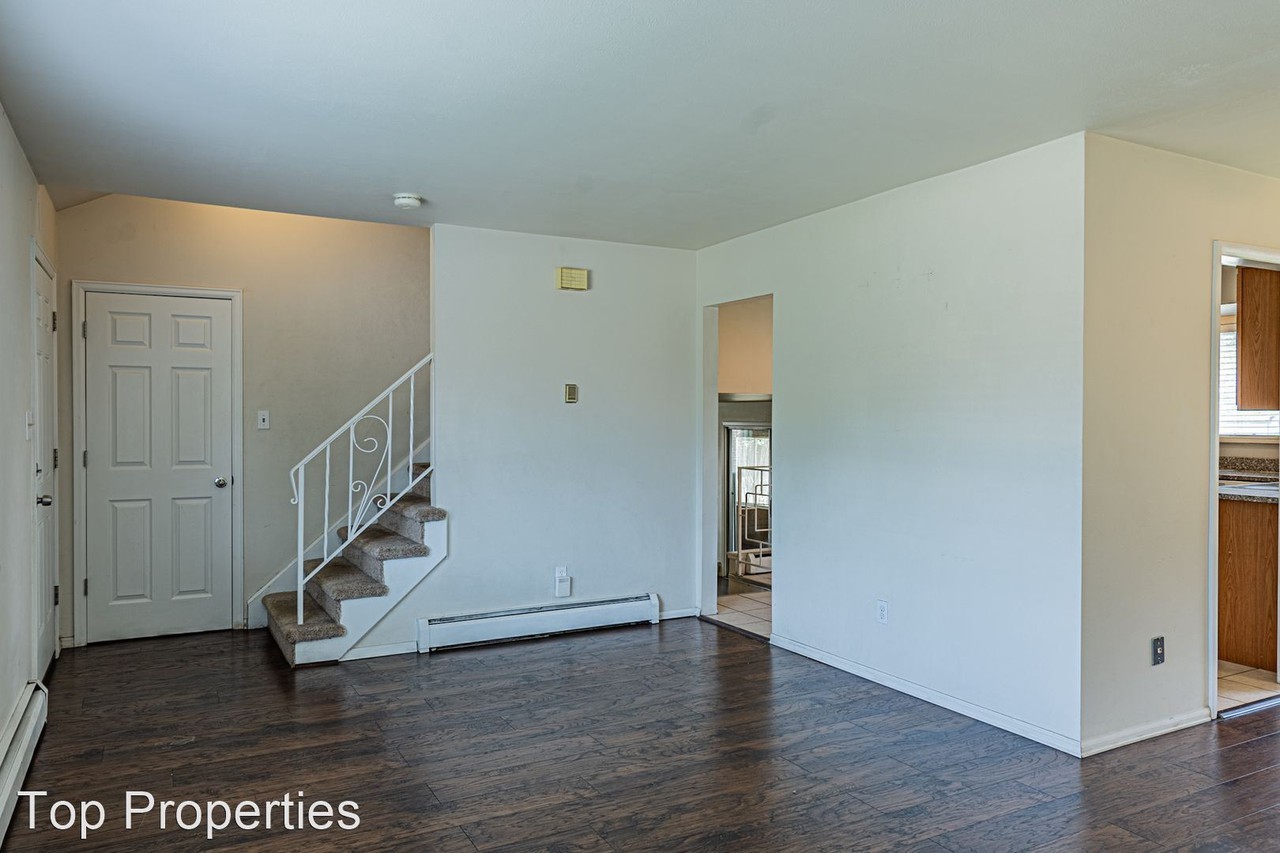 696 S Glencoe St - Photo 3 of 27