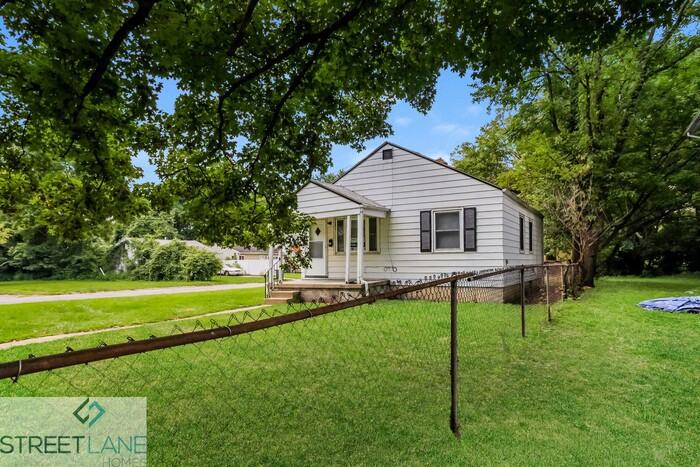 665 Malvern Ave - Photo 3 of 15