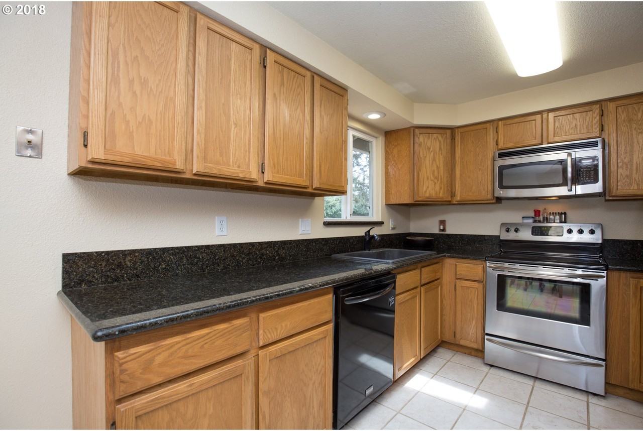 416 Ne 148th Ave #1 - Photo 3 of 17