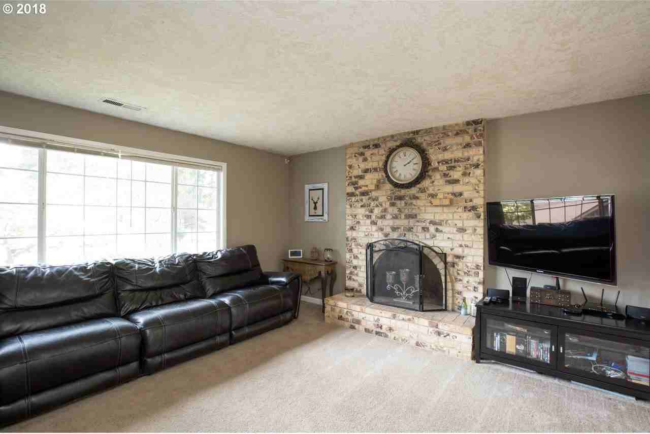 416 Ne 148th Ave #1 - Photo 4 of 17