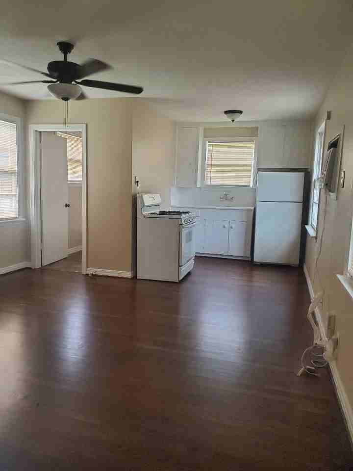 4321C Hain St - Photo 3 of 8