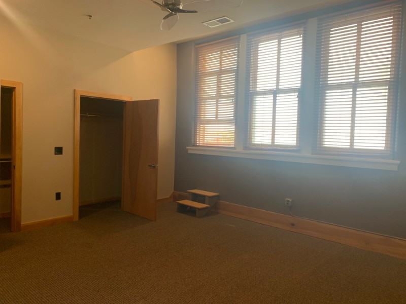 208 N Main St - Photo 7 of 11