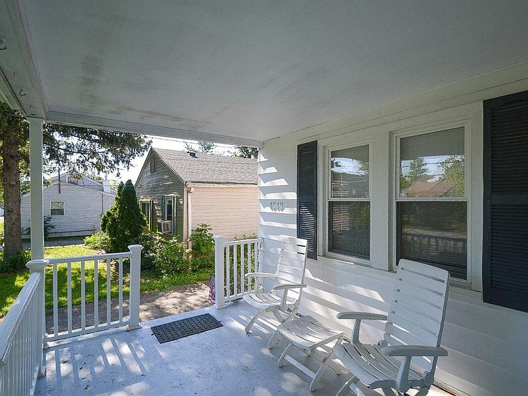 4549 Leslie Ave - Photo 2 of 14