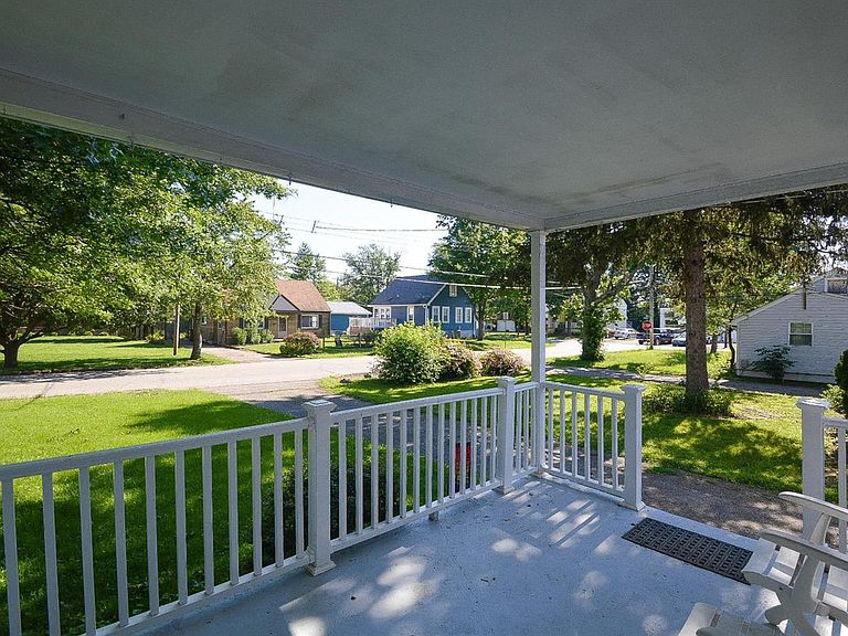 4549 Leslie Ave - Photo 3 of 14