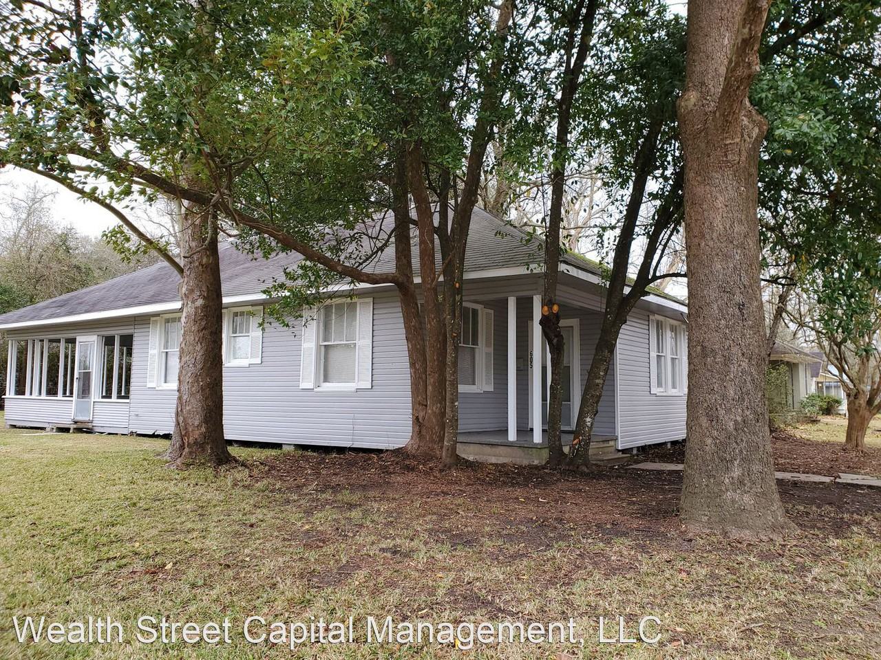 605 Roosevelt Dr - Photo 2 of 15