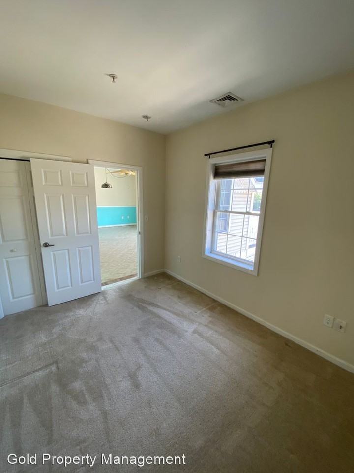 34 Burnham Rd #405 - Photo 2 of 8