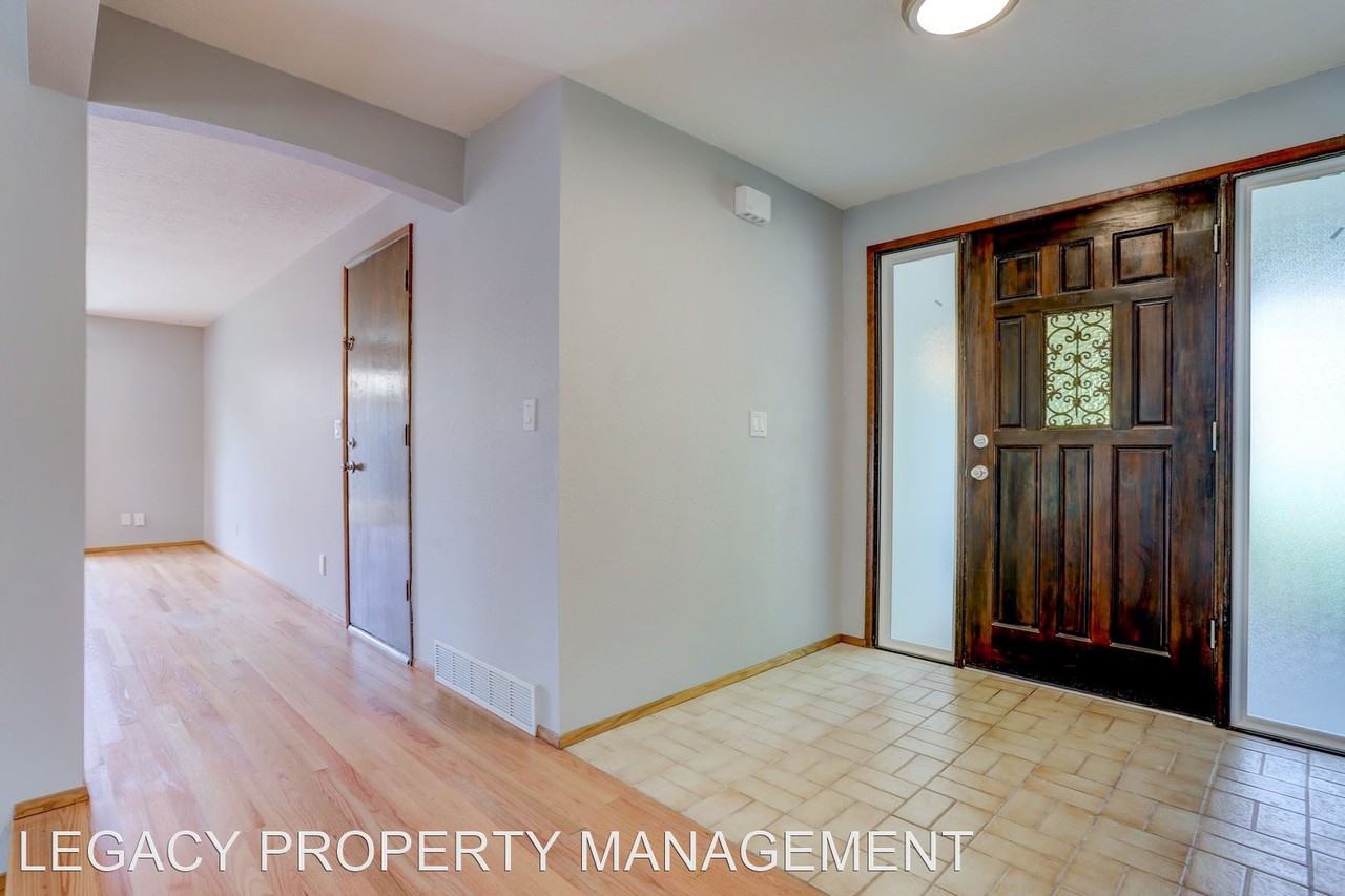 6506 Se Apple St - Photo 3 of 36