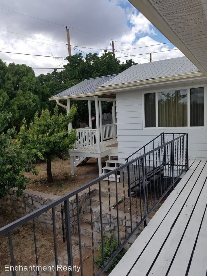 718 E 38th St - Photo 2 of 8