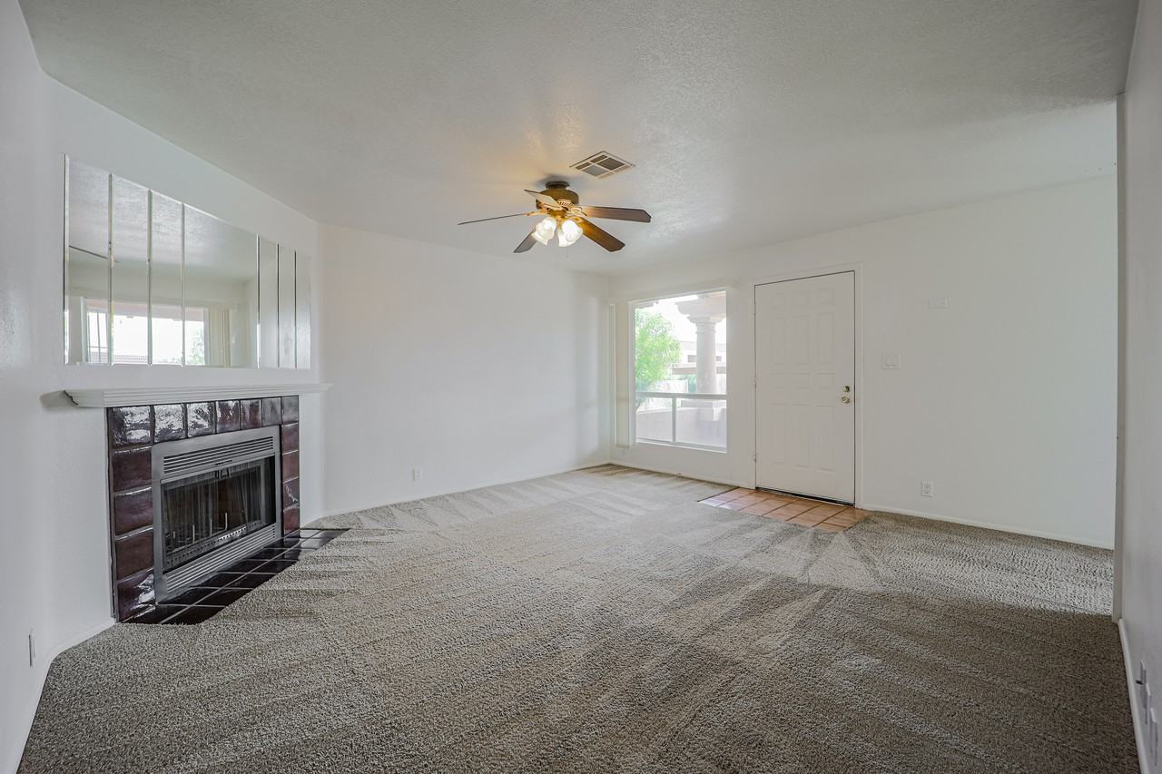 317 W Hononegh Dr #5 - Photo 4 of 31