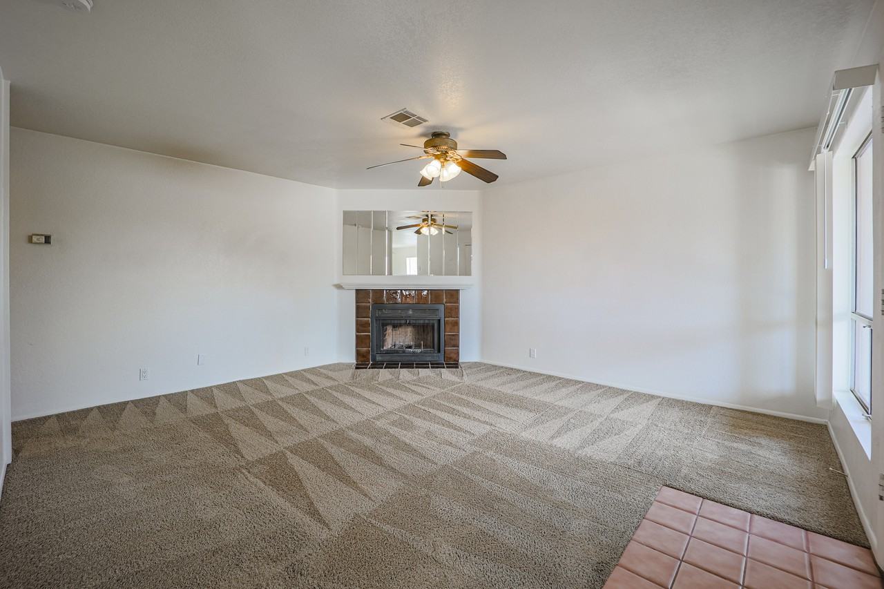317 W Hononegh Dr #5 - Photo 5 of 31