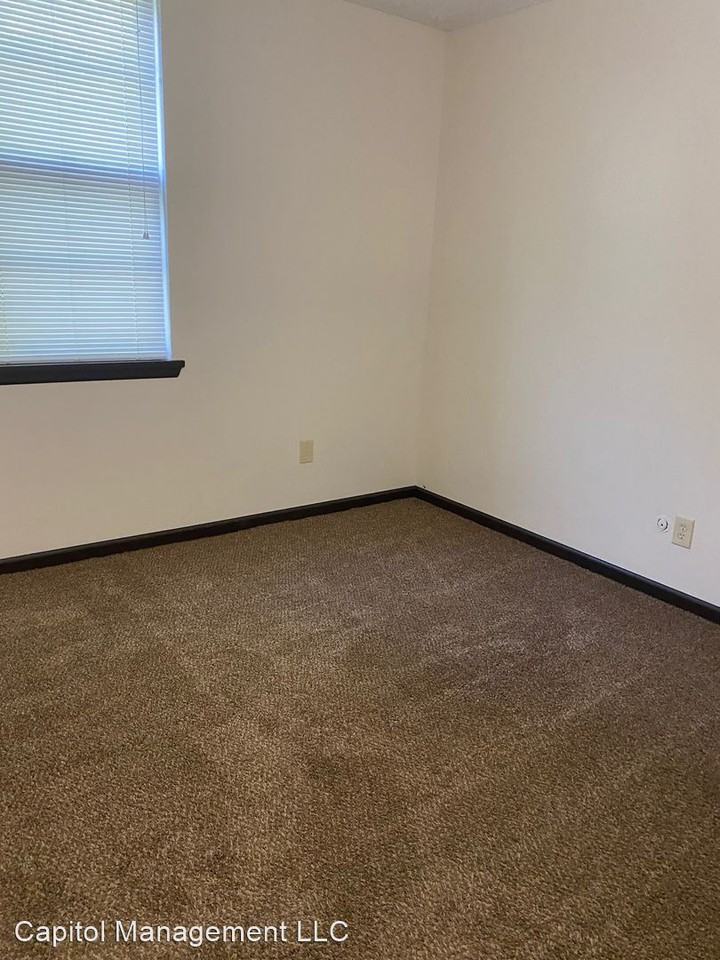 2214 SW 29th Terr - Photo 2 of 6