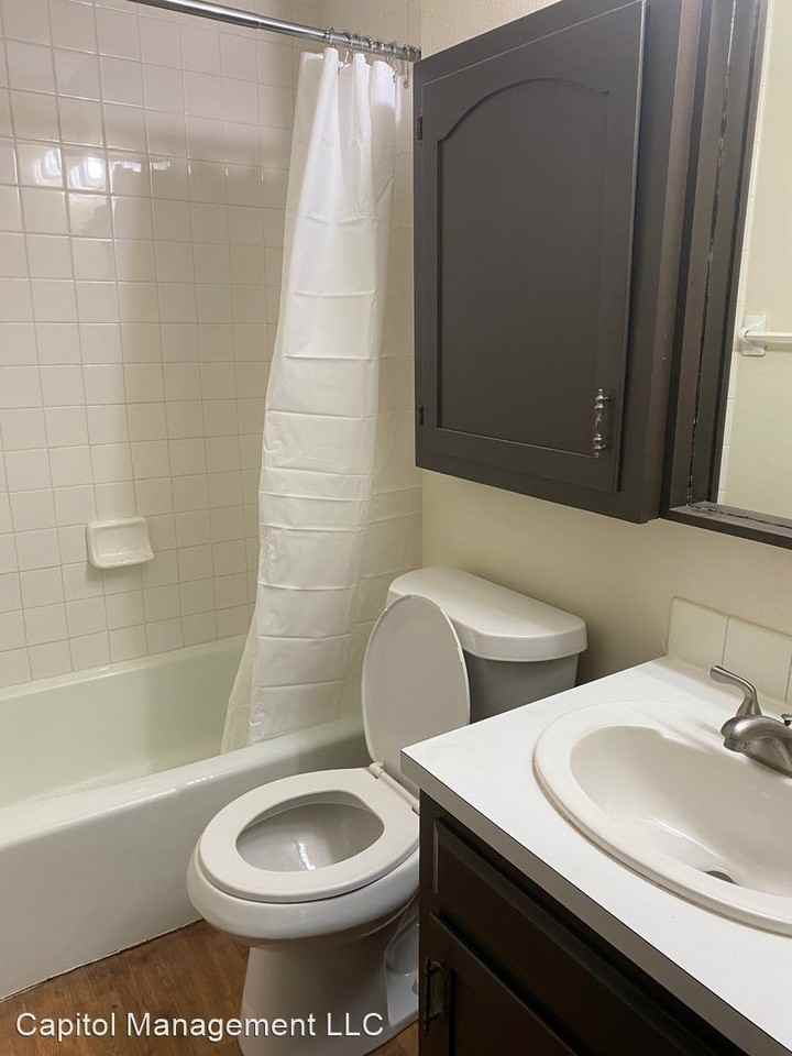 2214 SW 29th Terr - Photo 3 of 6