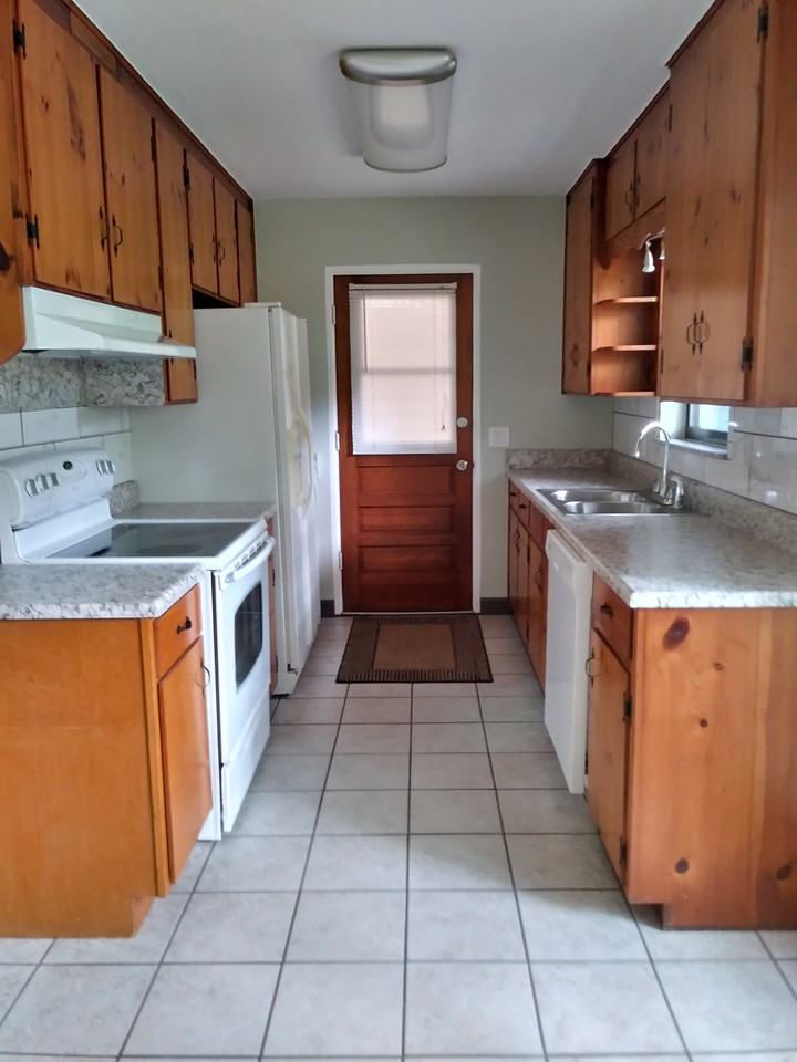 25 Saint Regis Dr - Photo 2 of 9