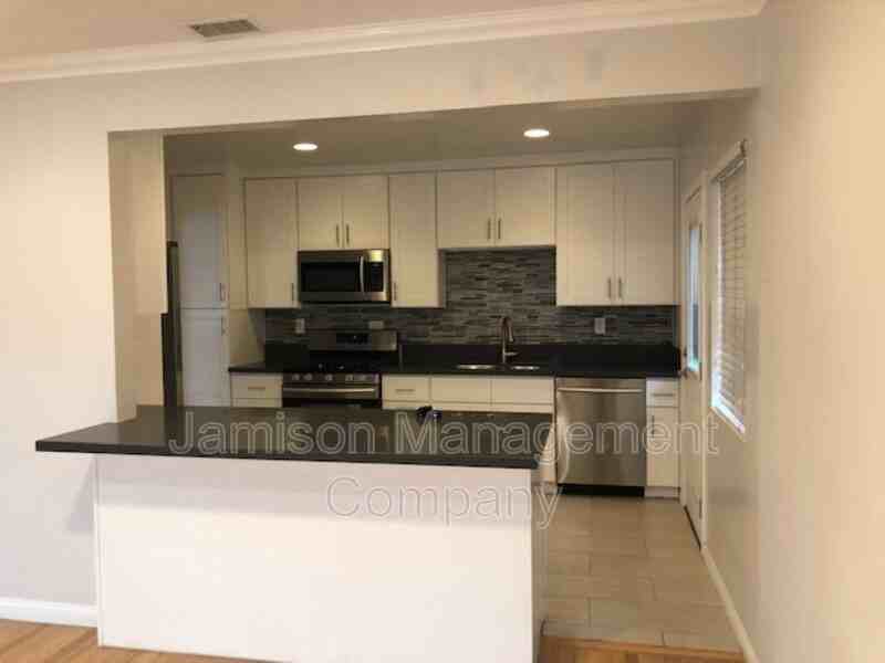 574 2nd St Frnt - Photo 2 of 9