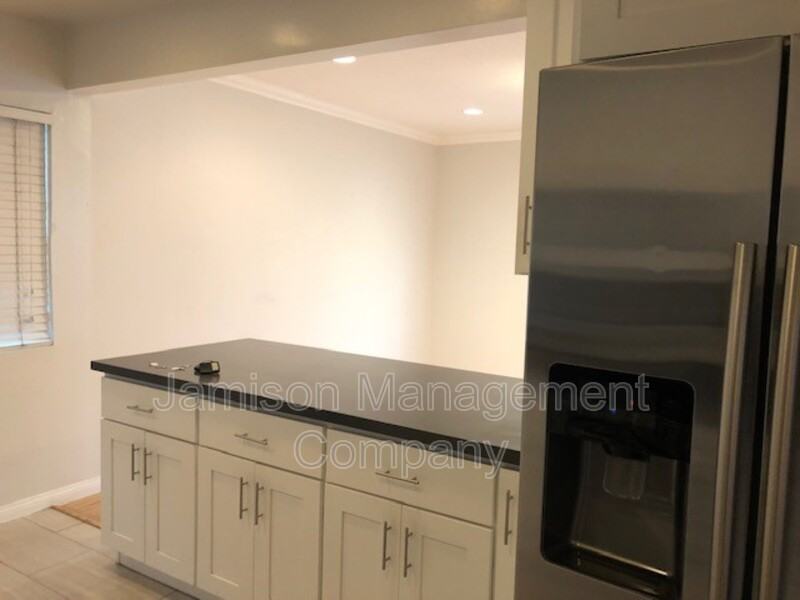 574 2nd St Frnt - Photo 3 of 9