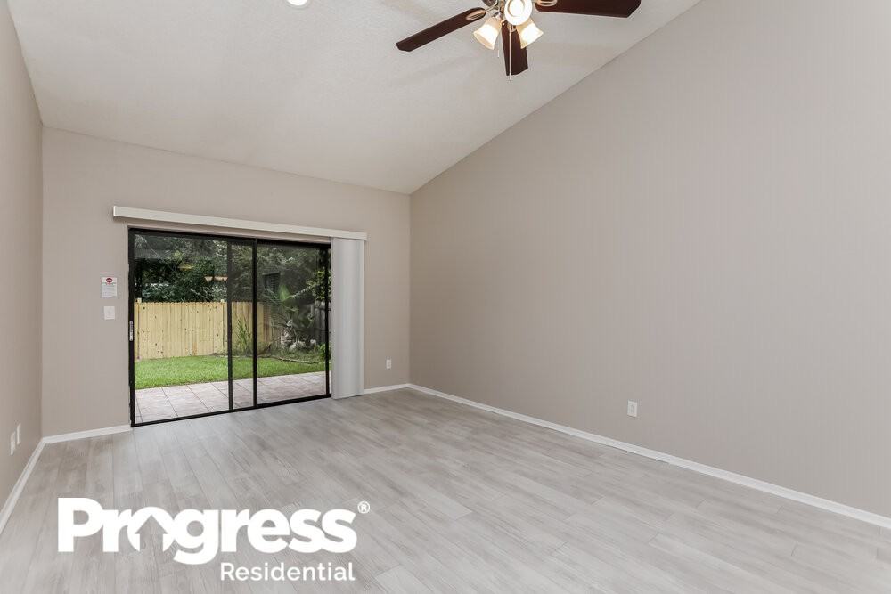 4296 Fox Hollow Cir - Photo 3 of 16