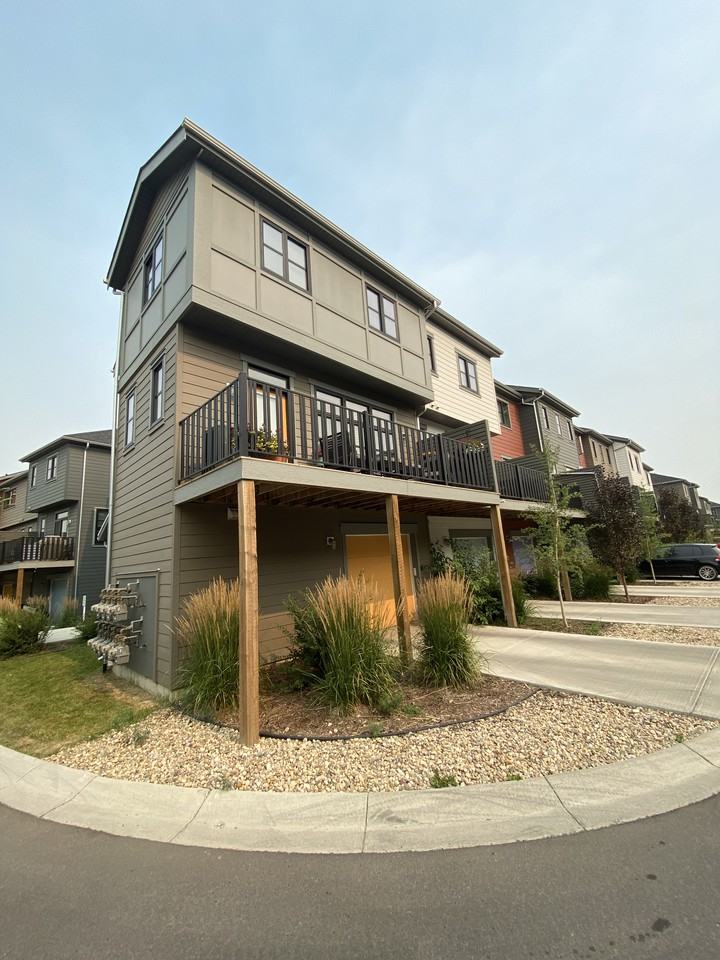 104 Walden Drive Southeast - Photo 3 of 25