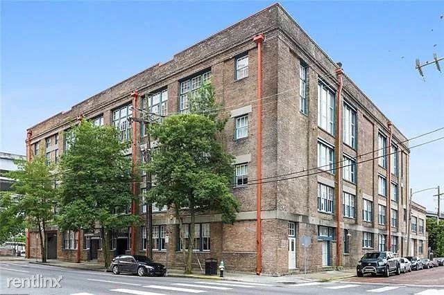 1111 S Peters St #109