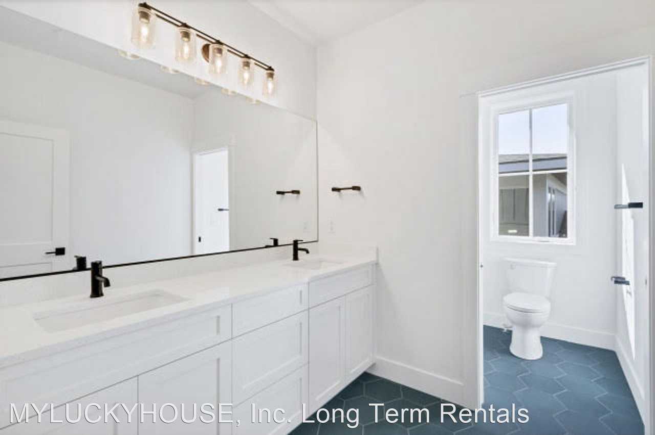 60117 Se Ruby Peak Loop - Photo 2 of 8