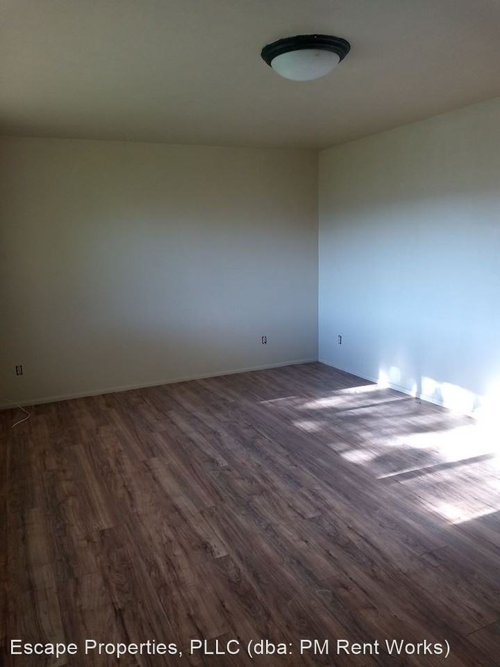 250 S 625 St E - Photo 2 of 16