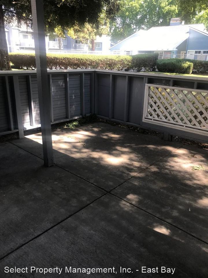 1553 Four Oaks Cir - Photo 2 of 22