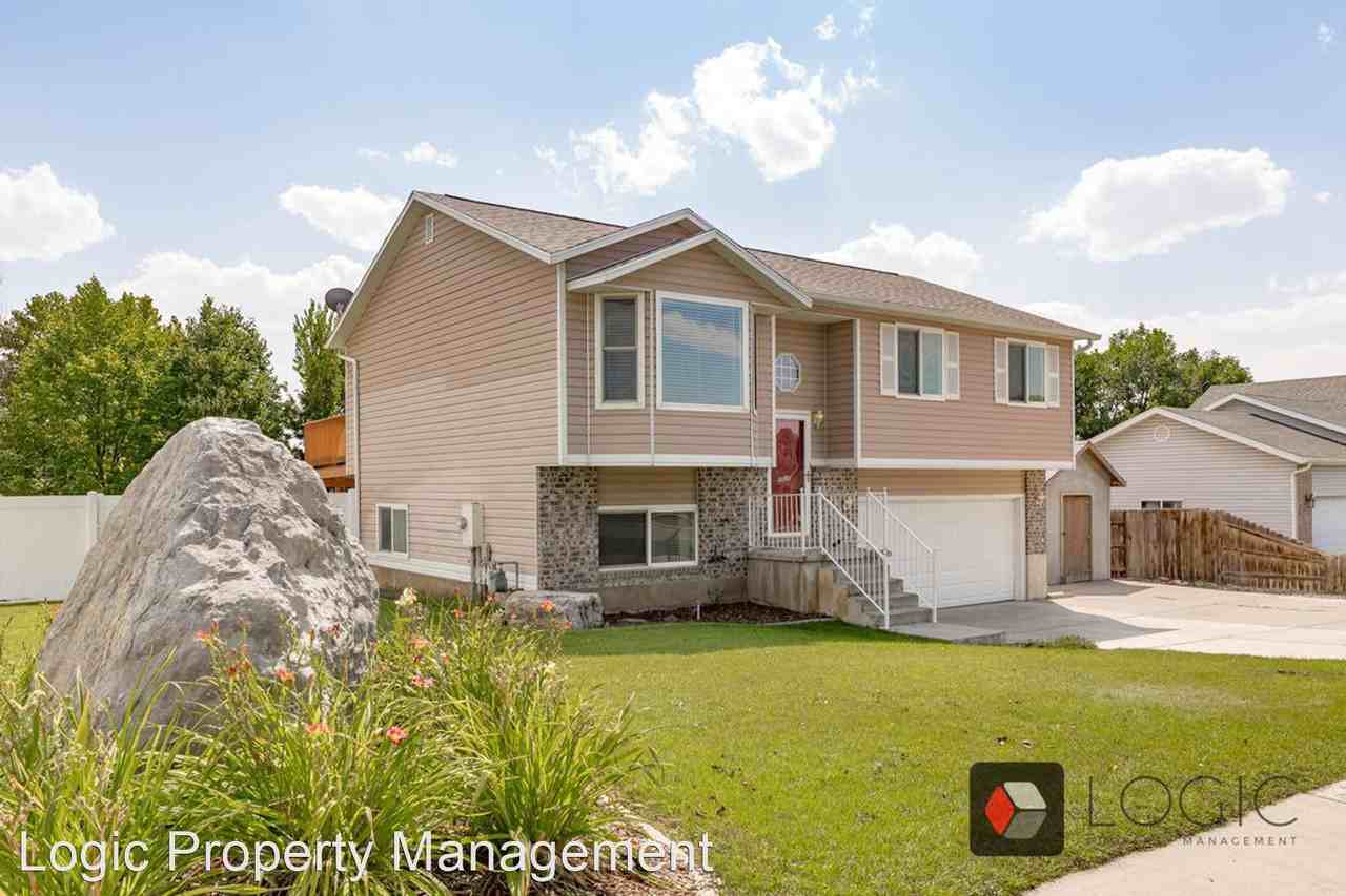 835 W 2400 N - Photo 2 of 18