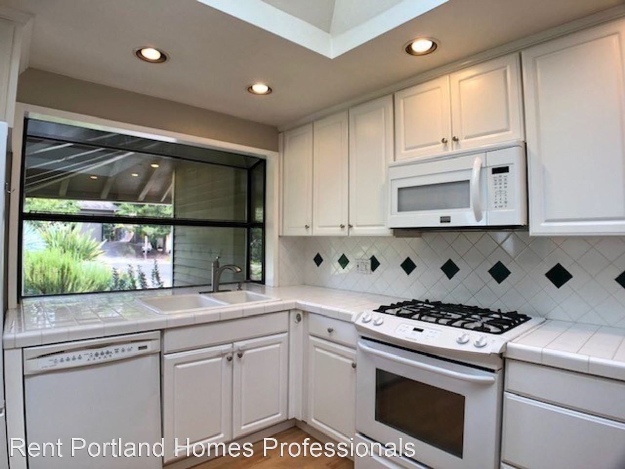 15600 Sw Village Ct - Photo 3 of 23