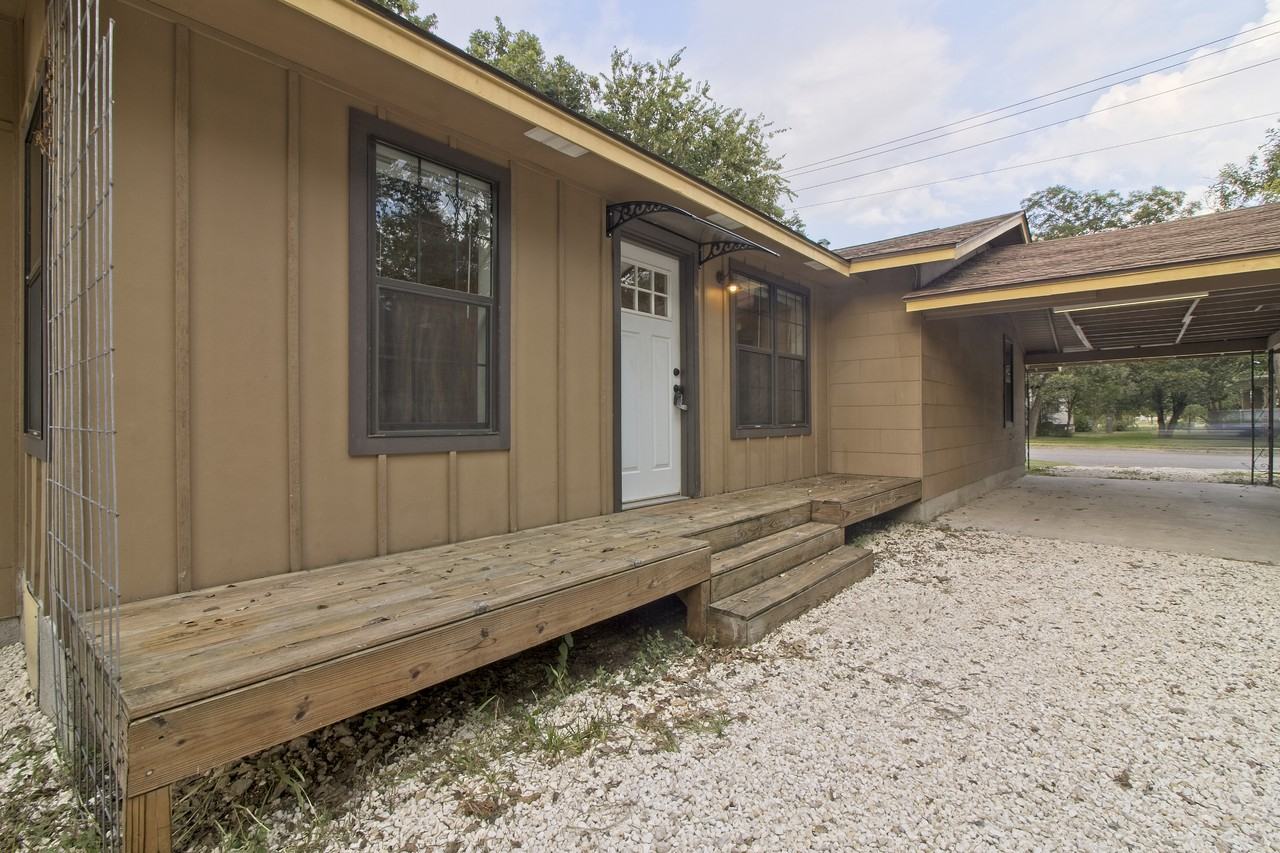 1253 S Austin Ave - Photo 2 of 36