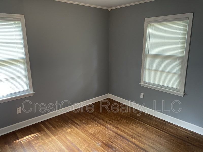 1237 Dearing Rd - Photo 3 of 11